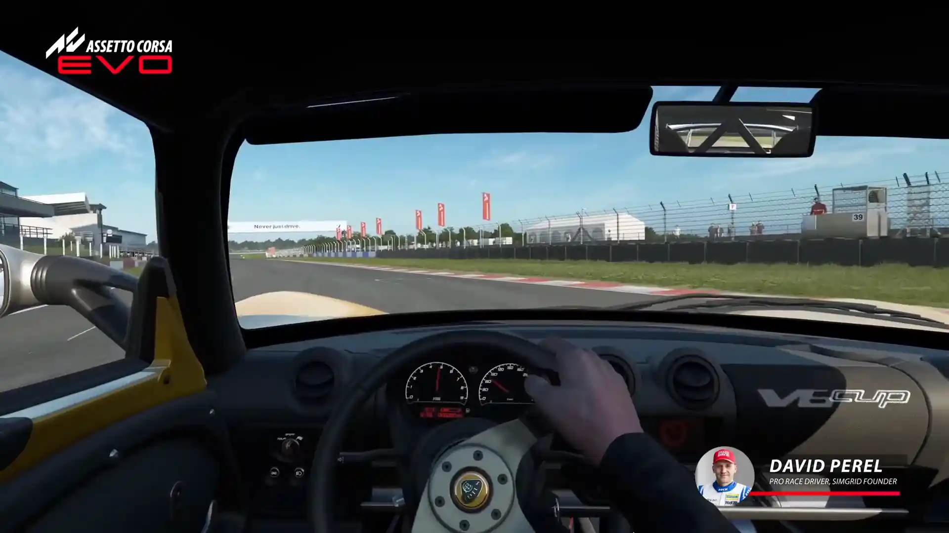 Partez aux côtés de David Perel, pilote professionnel, sur le nouveau circuit de Donington Park,...